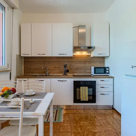 Dei Giardini By Interhome شقة بيلانو